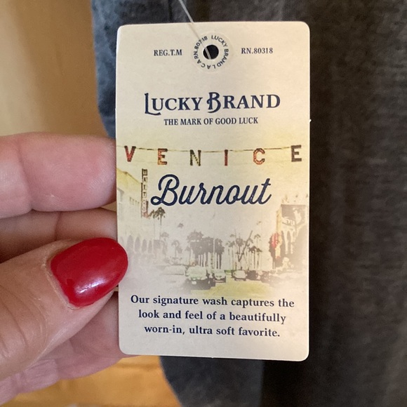 Lucky brand. Size large - Picture 6 of 6
